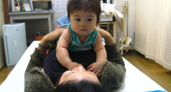 子どもとリラックスした時間を過ごす。