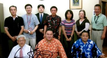 目の前に出された物を何でも食べるのは豚と女人